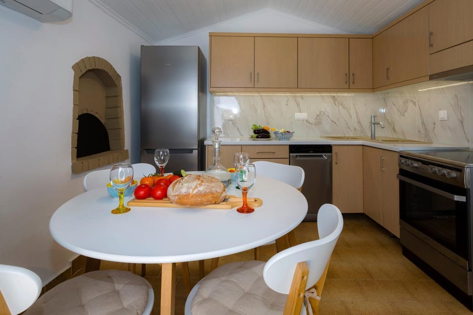 Property building, Kitchen or kitchenette, Living room
