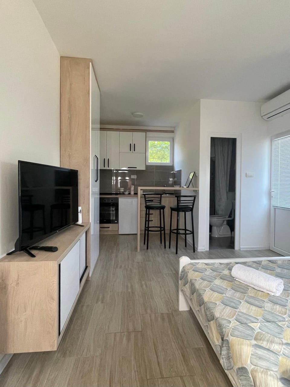Communal lounge/ TV room, TV and multimedia, Living room, Dining area, Bedroom