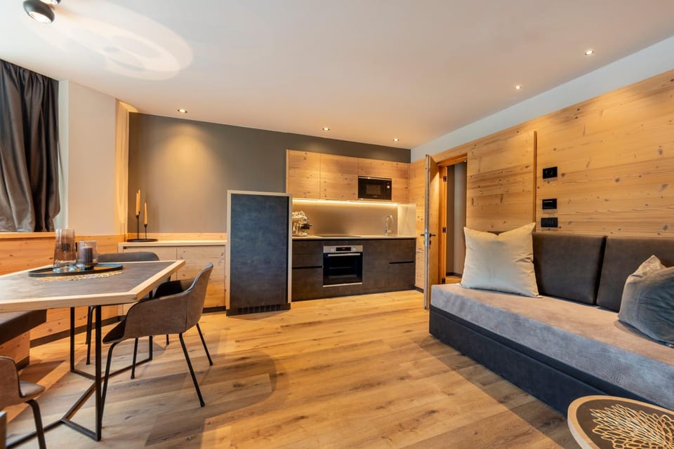 Seating area, kitchen