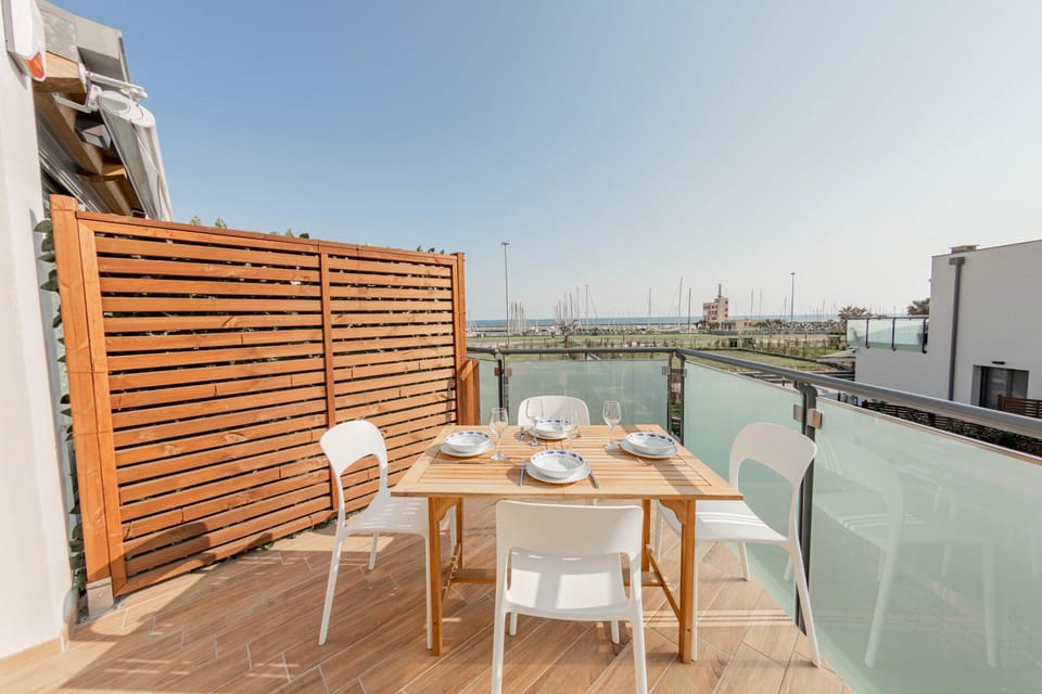 Natural landscape, Balcony/Terrace, Dining area, Garden view, Sea view