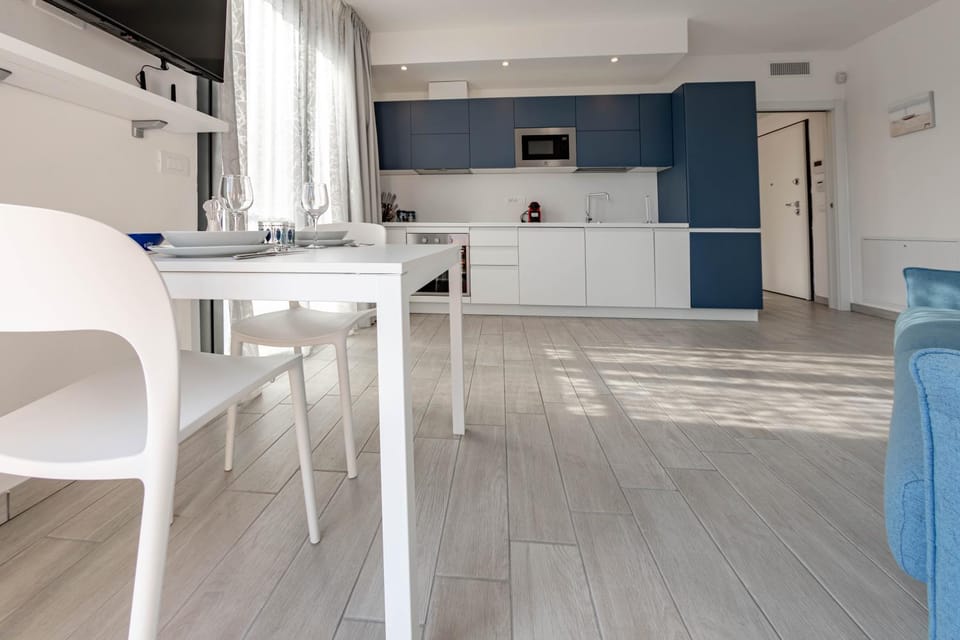 TV and multimedia, Kitchen or kitchenette, Living room, Photo of the whole room, Seating area, Dining area, minibar, stove