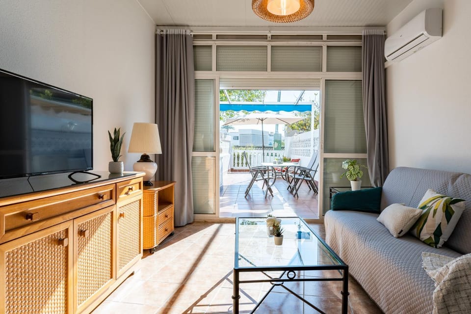 TV and multimedia, Living room, Dining area, air conditioner
