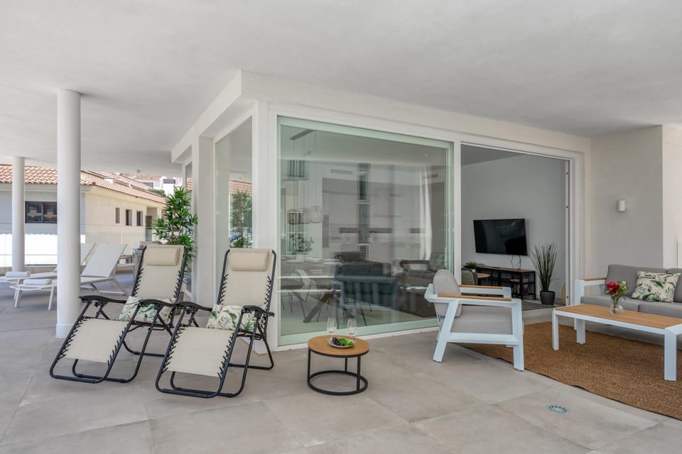 Balcony/Terrace, sunbed