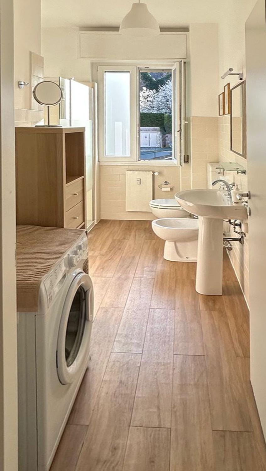 Toilet, Bathroom, towels, washing machine