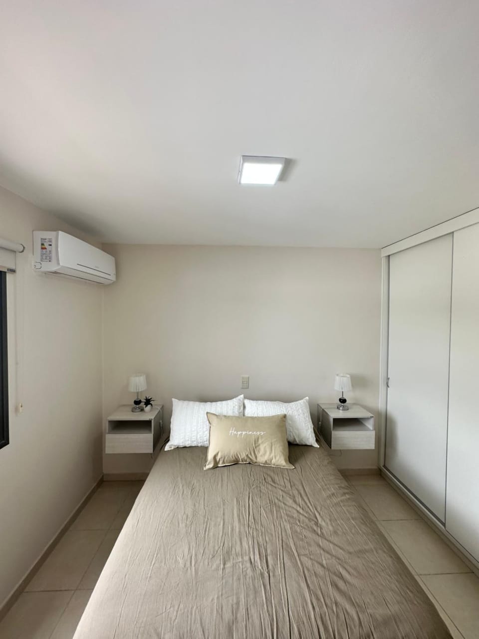 Bed, Bedroom, air conditioner