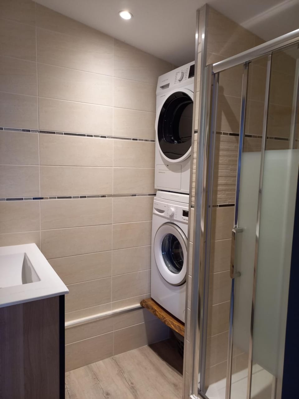 Shower, Bathroom, washing machine, dryer
