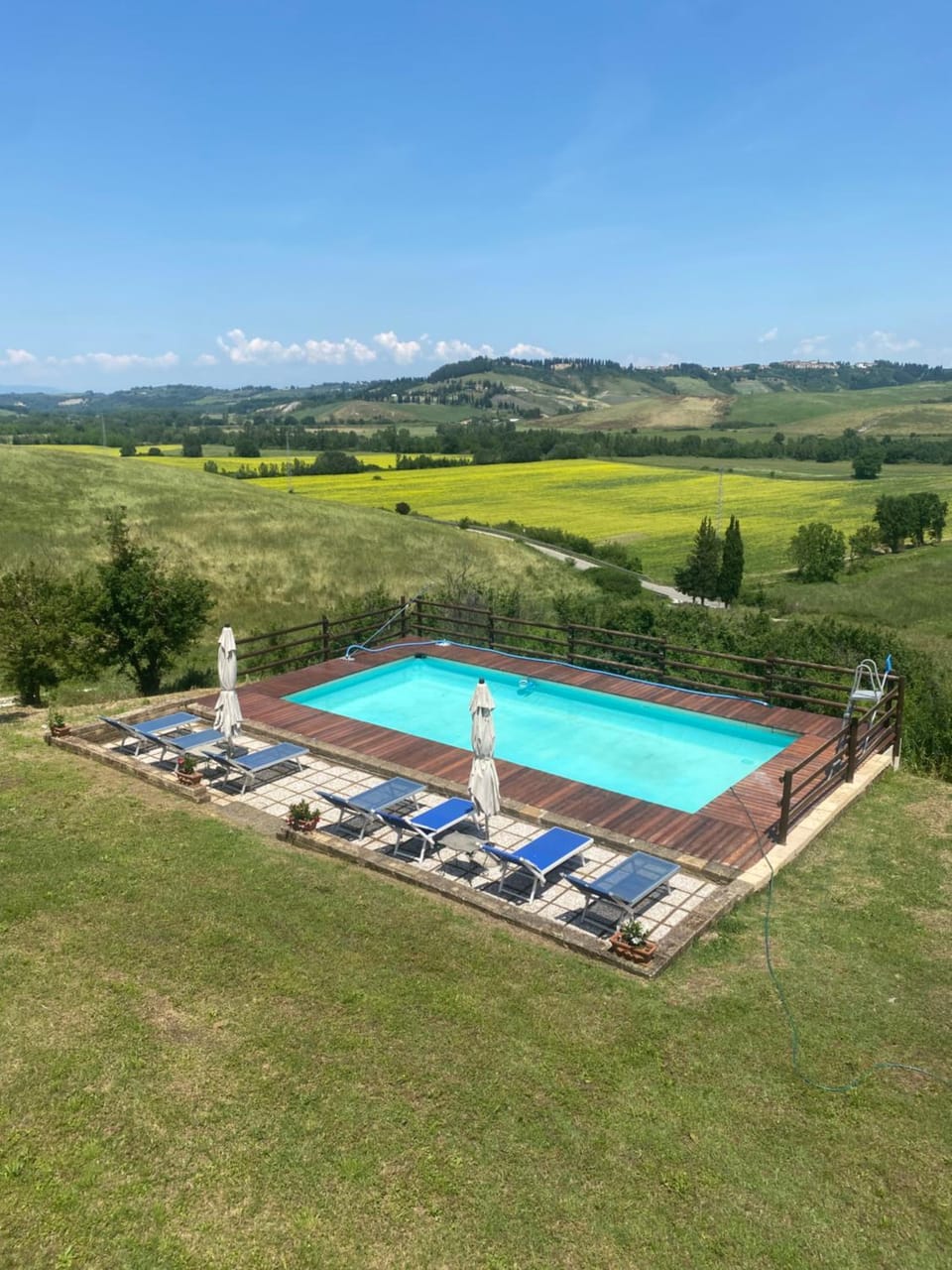 Spring, Day, Natural landscape, Pool view, Swimming pool, sunbed