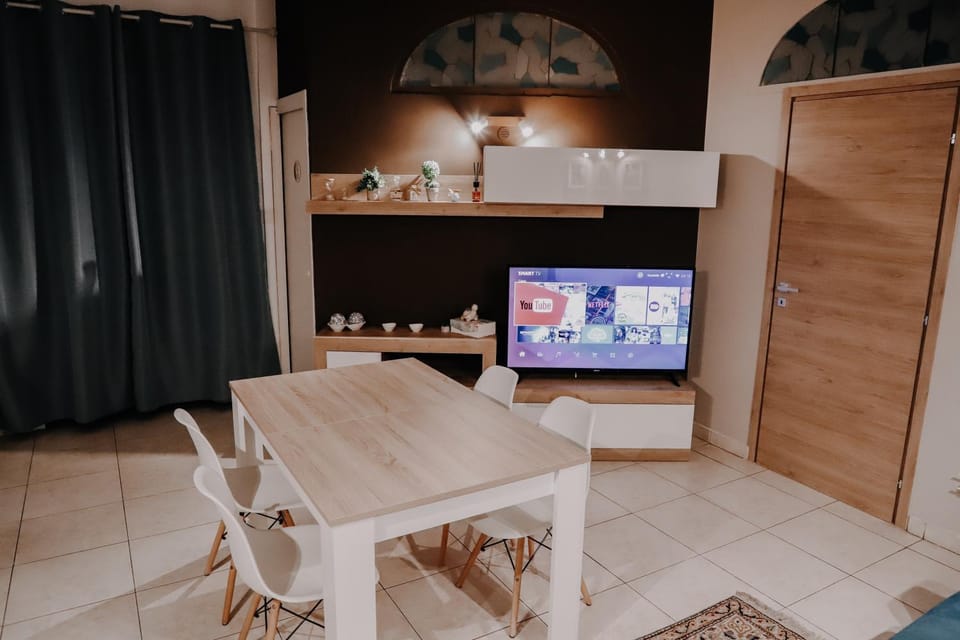 TV and multimedia, Living room, Dining area