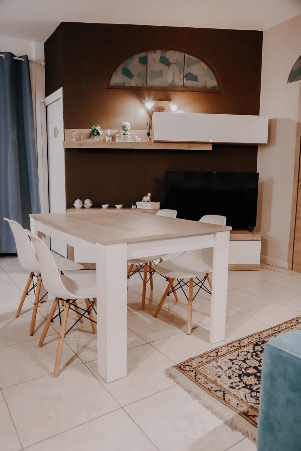 Living room, Dining area