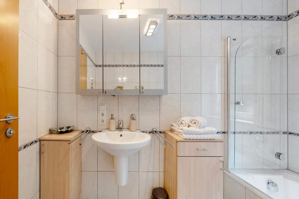 Bathroom, Living room