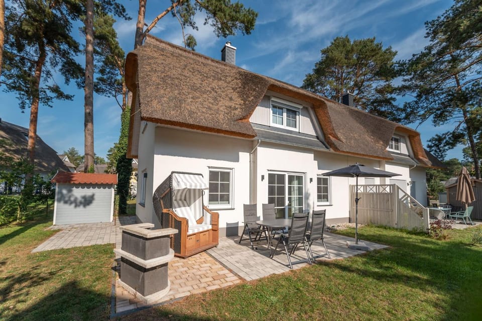 Property building, Garden, Garden view