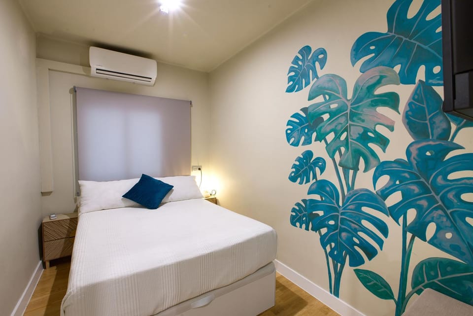 Bed, Photo of the whole room, Bedroom, air conditioner
