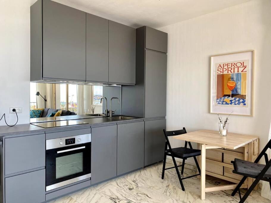 Kitchen or kitchenette