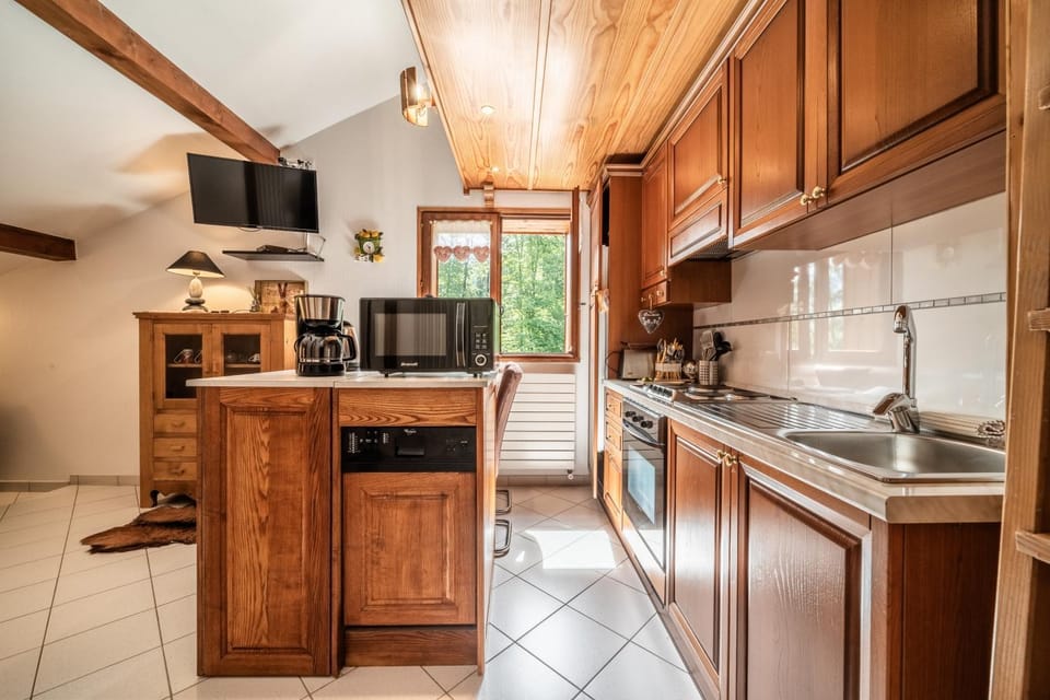 Kitchen or kitchenette, Living room