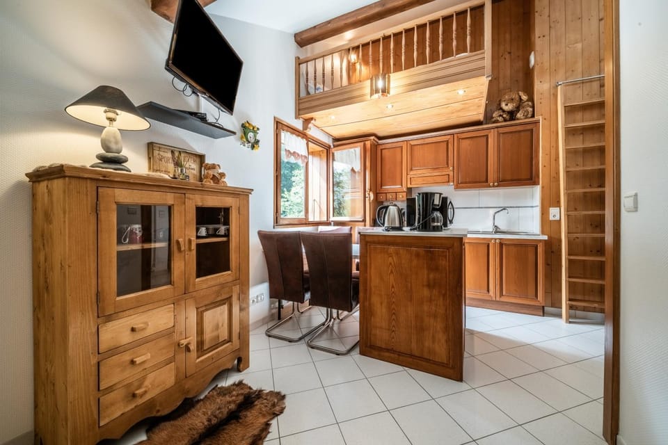 Kitchen or kitchenette, Living room