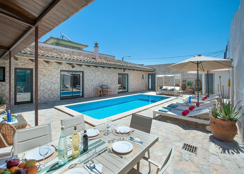 Property building, Off site, Balcony/Terrace, Swimming pool, sunbed