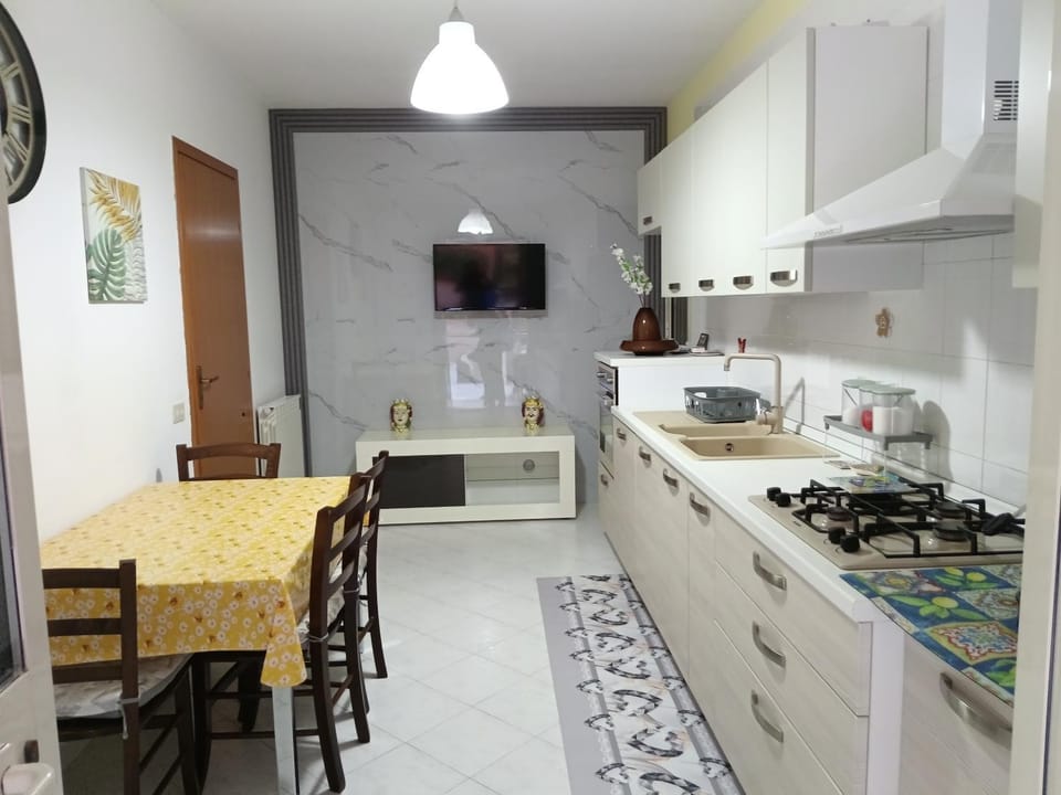 Property building, Kitchen or kitchenette, Living room