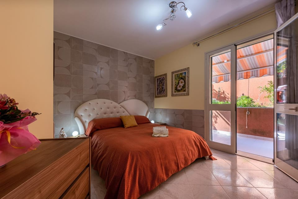 Living room, Bedroom