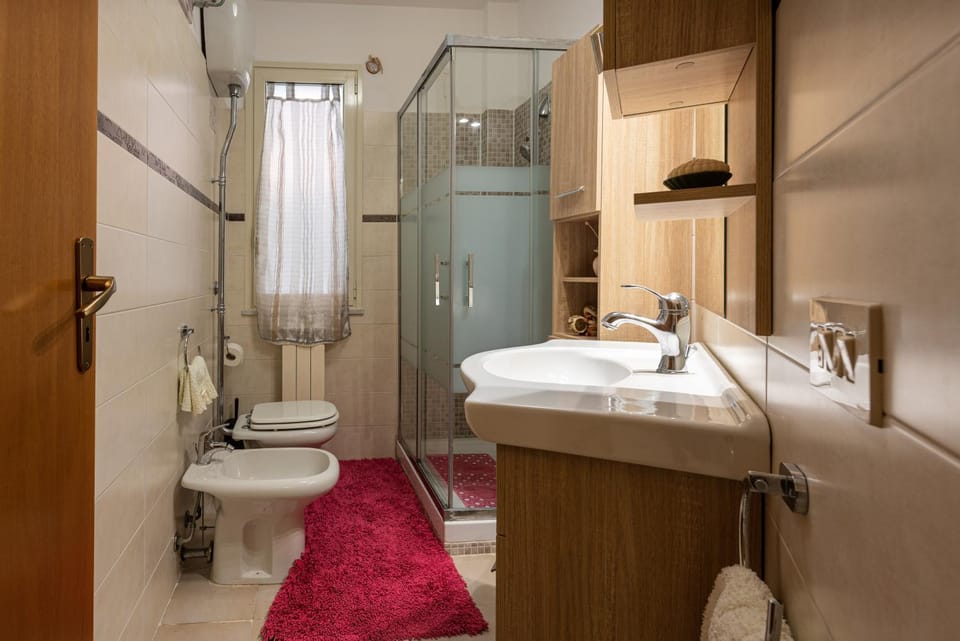 Bathroom, Living room
