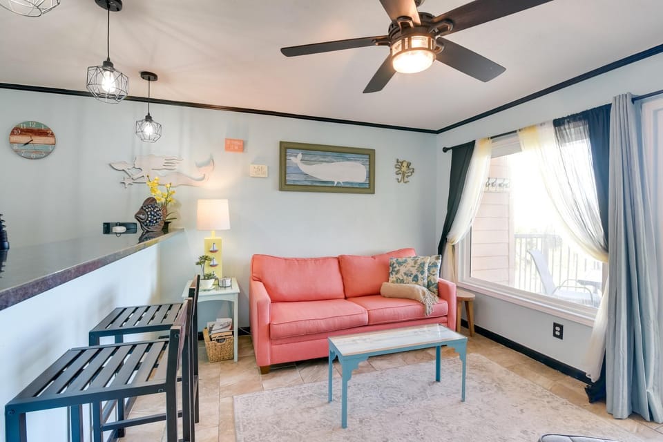 Steps to Galveston Beach: Resort-Style Condo! House in Galveston Island