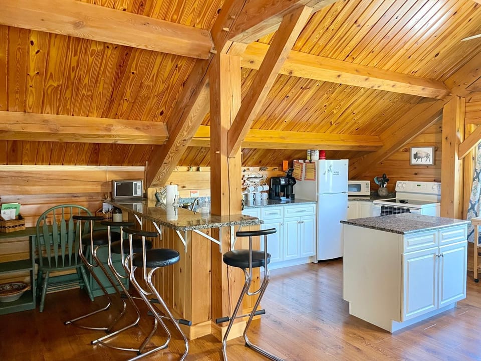 Spacious Salmon River Waterfront Lodge for 6 House in Altmar