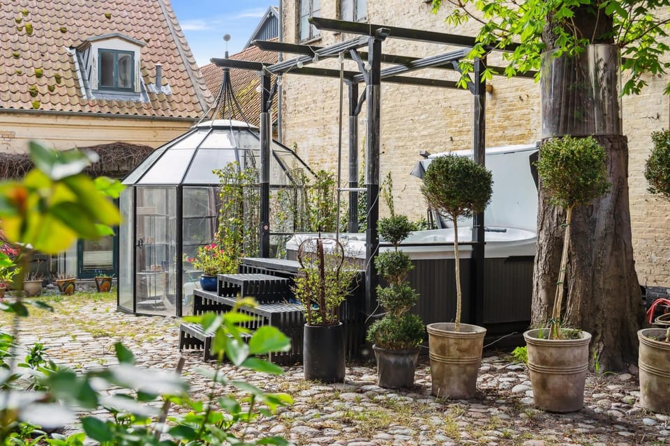 Garden, Swimming pool