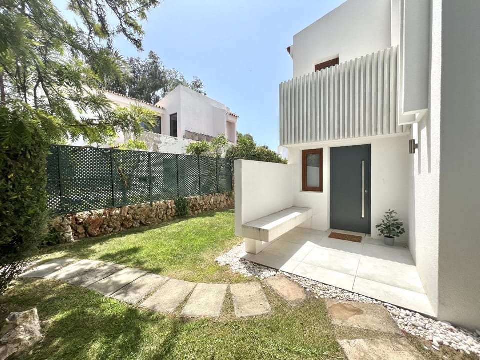 Property building, Facade/entrance, Off site