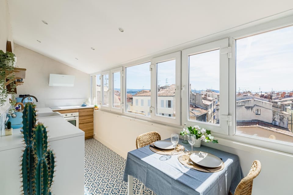 View (from property/room), Balcony/Terrace, Kitchen or kitchenette, Dining area, City view, kitchen