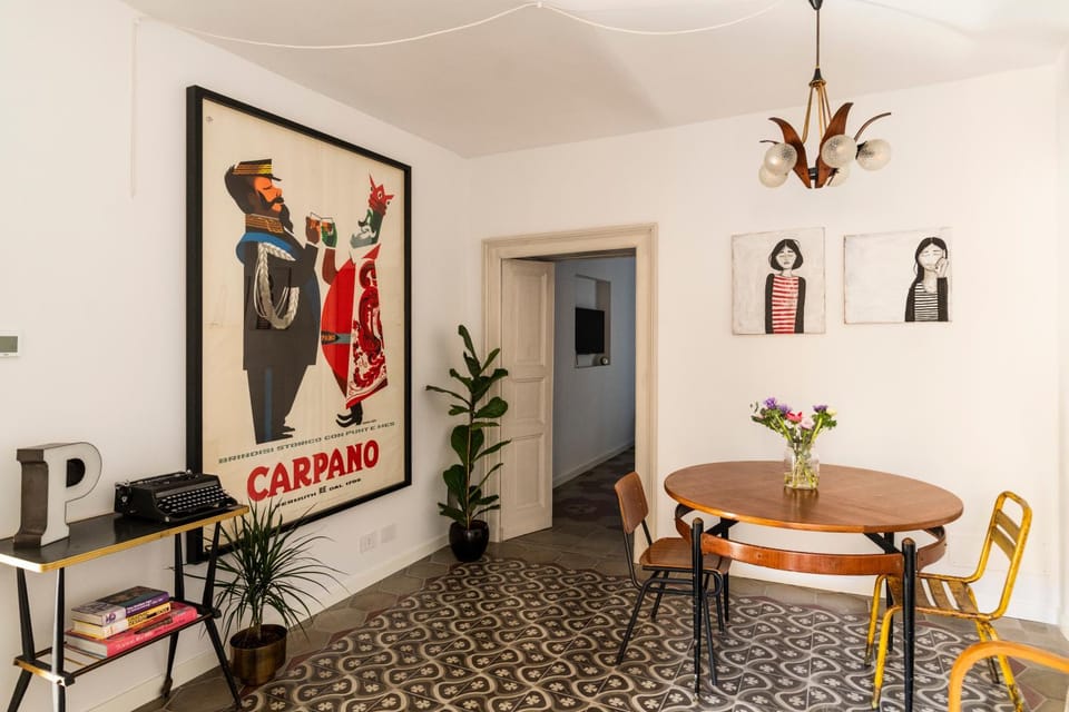 Decorative detail, Seating area, Dining area
