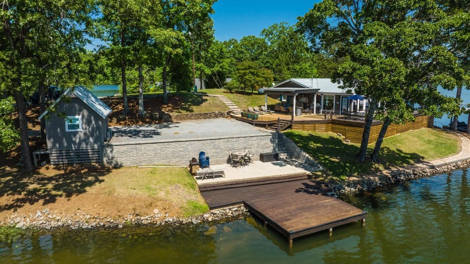 A Point to Happiness House in Lake Martin