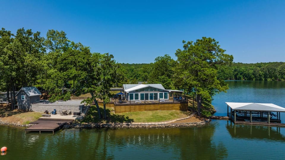 A Point to Happiness House in Lake Martin