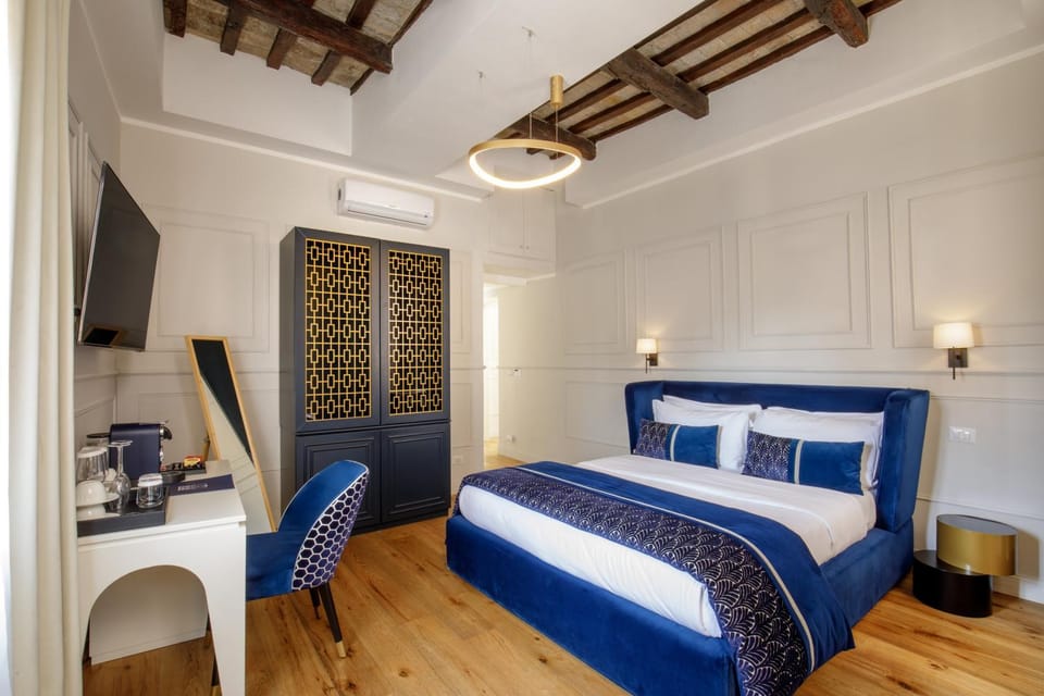 Bed, TV and multimedia, View (from property/room), Photo of the whole room, Bedroom, wardrobe