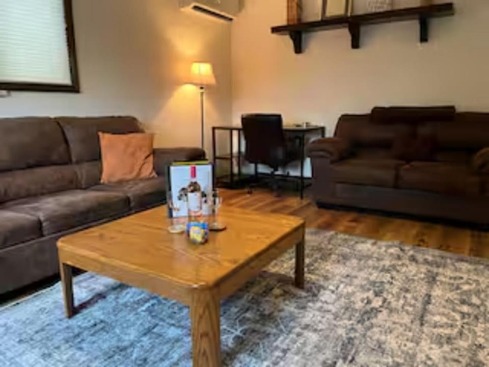 Cozy Cabin Condo by the Mountain, 5mins to skiing! Cabin in Windham
