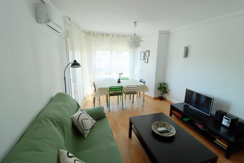 TV and multimedia, Living room, Seating area, Dining area, air conditioner