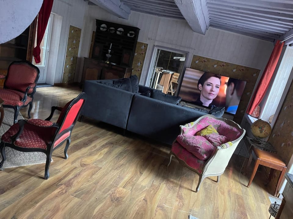 Communal lounge/ TV room, TV and multimedia, Living room, Seating area