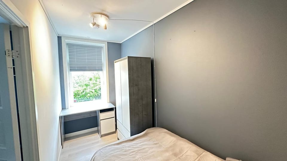 Bedroom, wardrobe