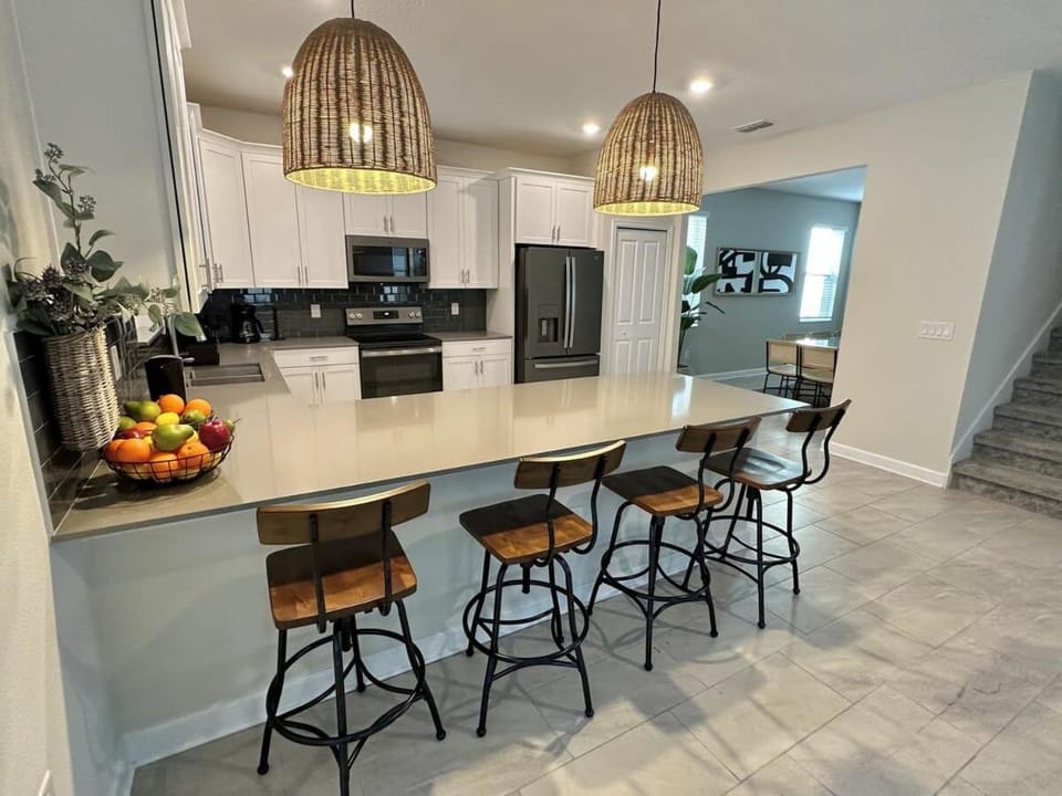 Amazing 6br w pvt pool game room near Disney House in Kissimmee