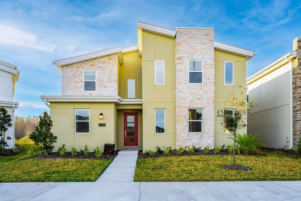 Amazing 8br w pool theater game room by Disney Villa in Kissimmee