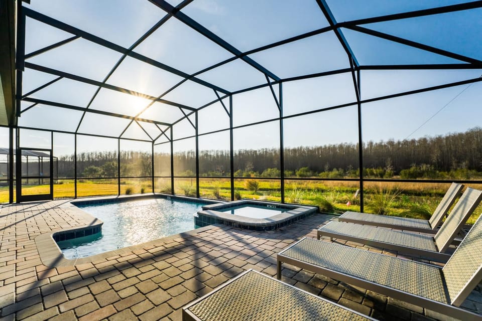 Amazing 8br w pool theater game room by Disney Villa in Kissimmee