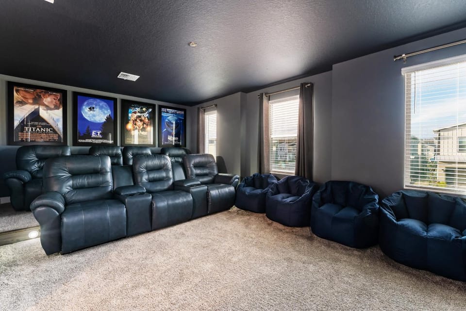 Amazing 8br villa w theme rms game room theater House in Kissimmee