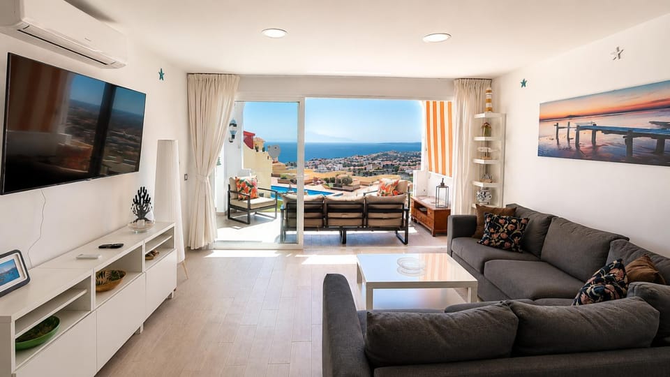 Natural landscape, TV and multimedia, Living room, Seating area, Sea view, internet