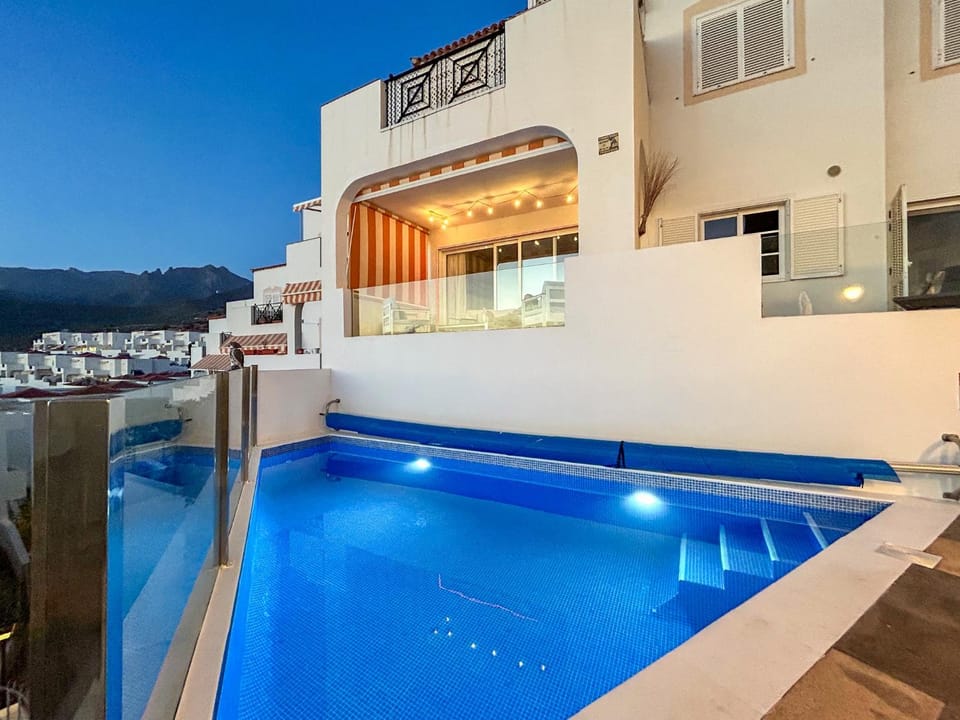 Property building, Natural landscape, Mountain view, Pool view, Swimming pool, sunbed