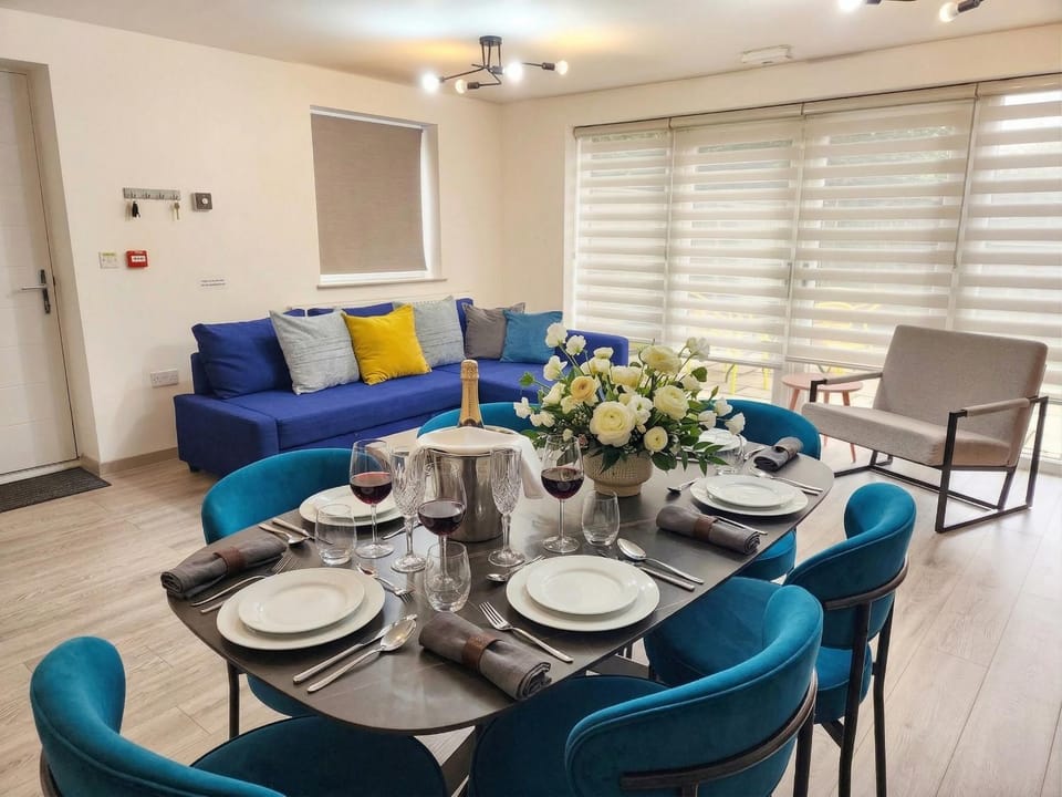 Living room, Seating area, Dining area