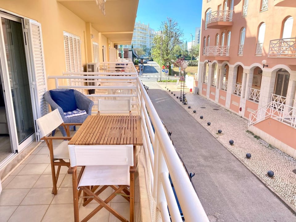 Balcony/Terrace, Street view