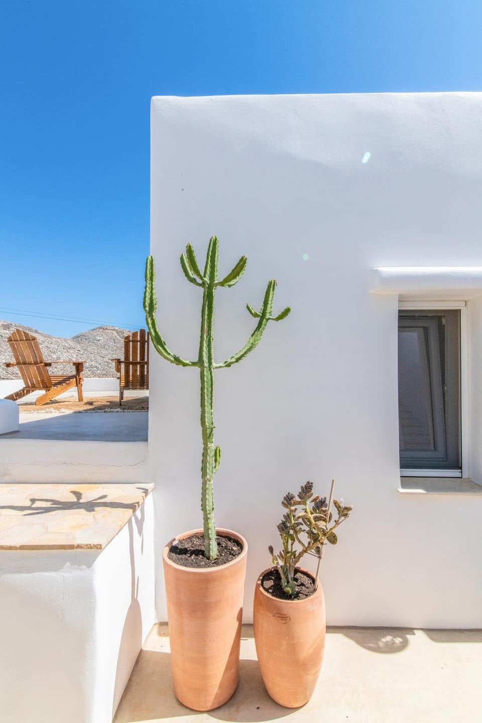 Property building, Day, Natural landscape, sunbed