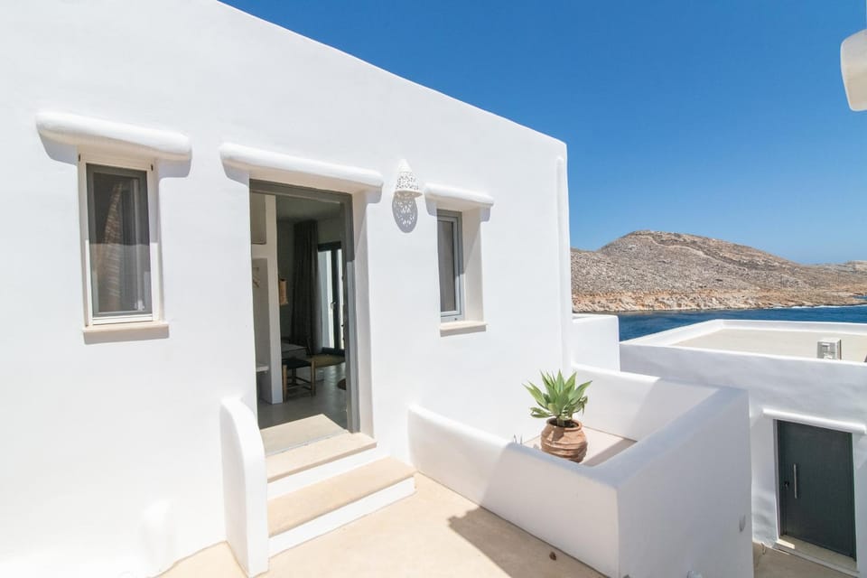 Property building, Day, View (from property/room), Balcony/Terrace, Mountain view, Sea view