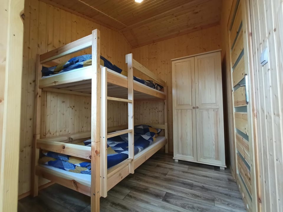Bedroom, bunk bed