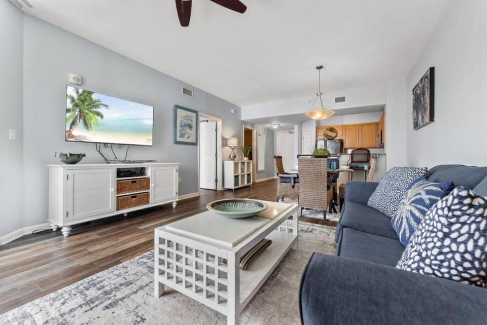 Penthouse Amazing Gulf Views Walk Beach or Shuttle Suite sleeps 6 House in Destin