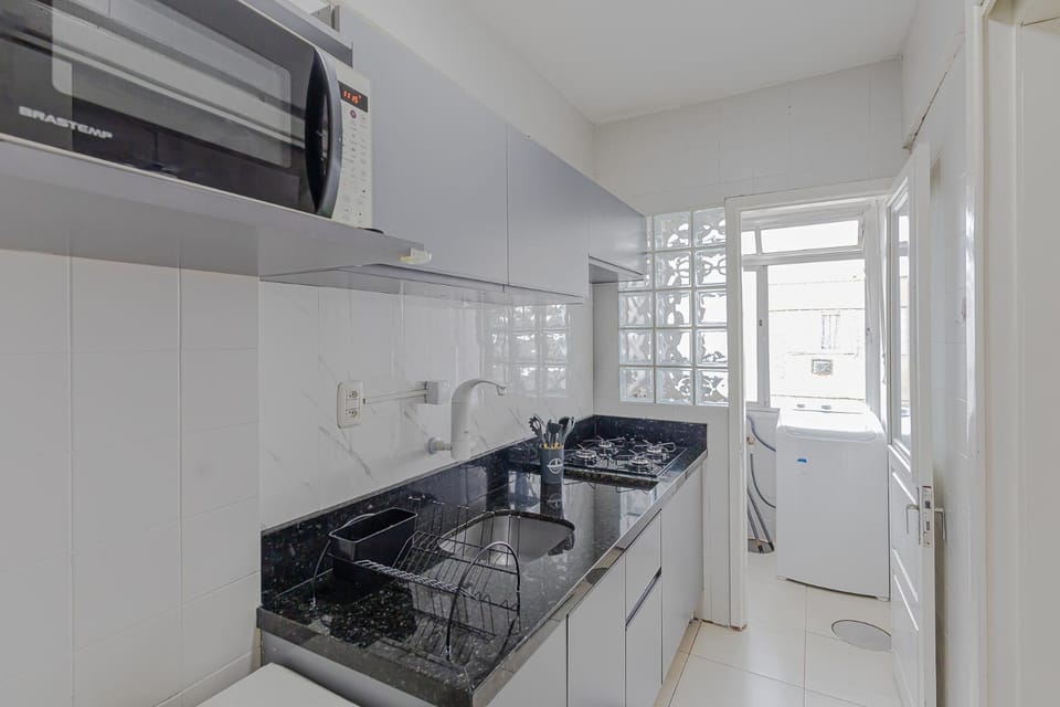 Kitchen or kitchenette, locker, oven, stove, washing machine