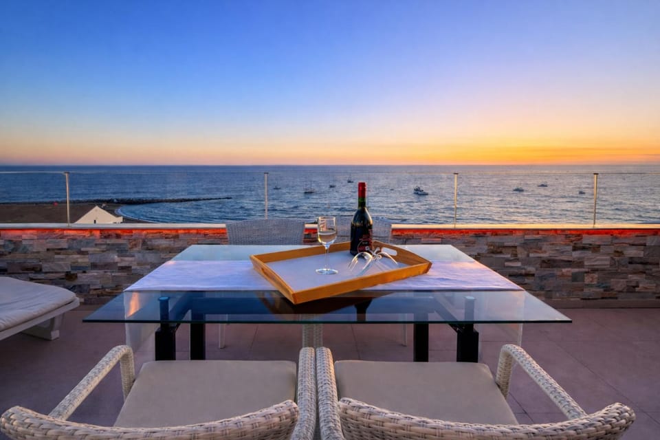 Natural landscape, View (from property/room), Balcony/Terrace, Seating area, Dining area, Sea view, Sunset